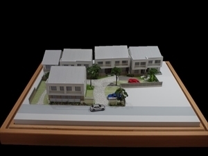 建築模型 1/100 スケール　ケース付き　アパート 建築模型 1/100 スケール ケース付き アパート - メルカリ